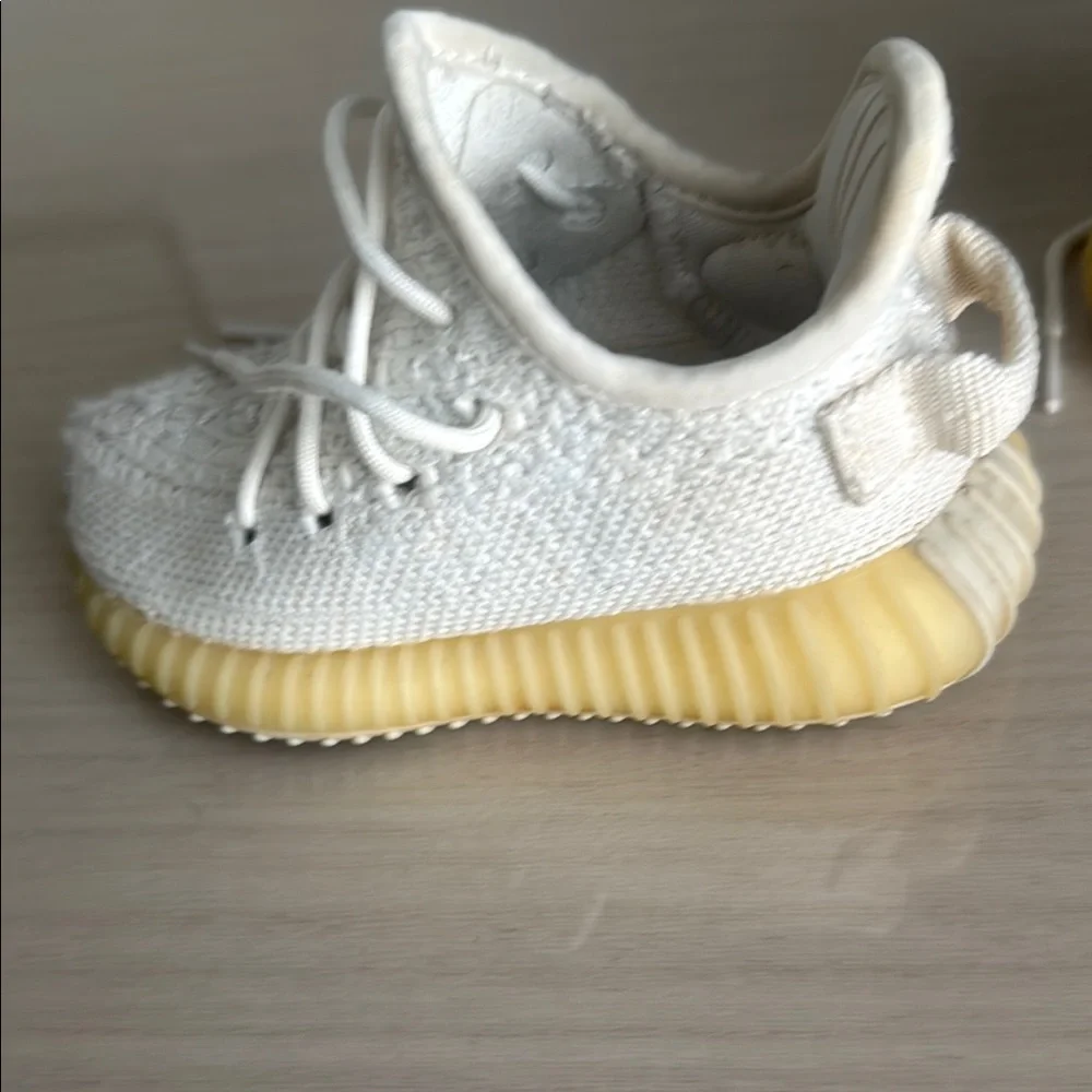 White Sneakers size 6k - Picture 4 of 10